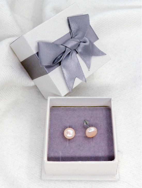 Pearl Earrings W/ Gift Box